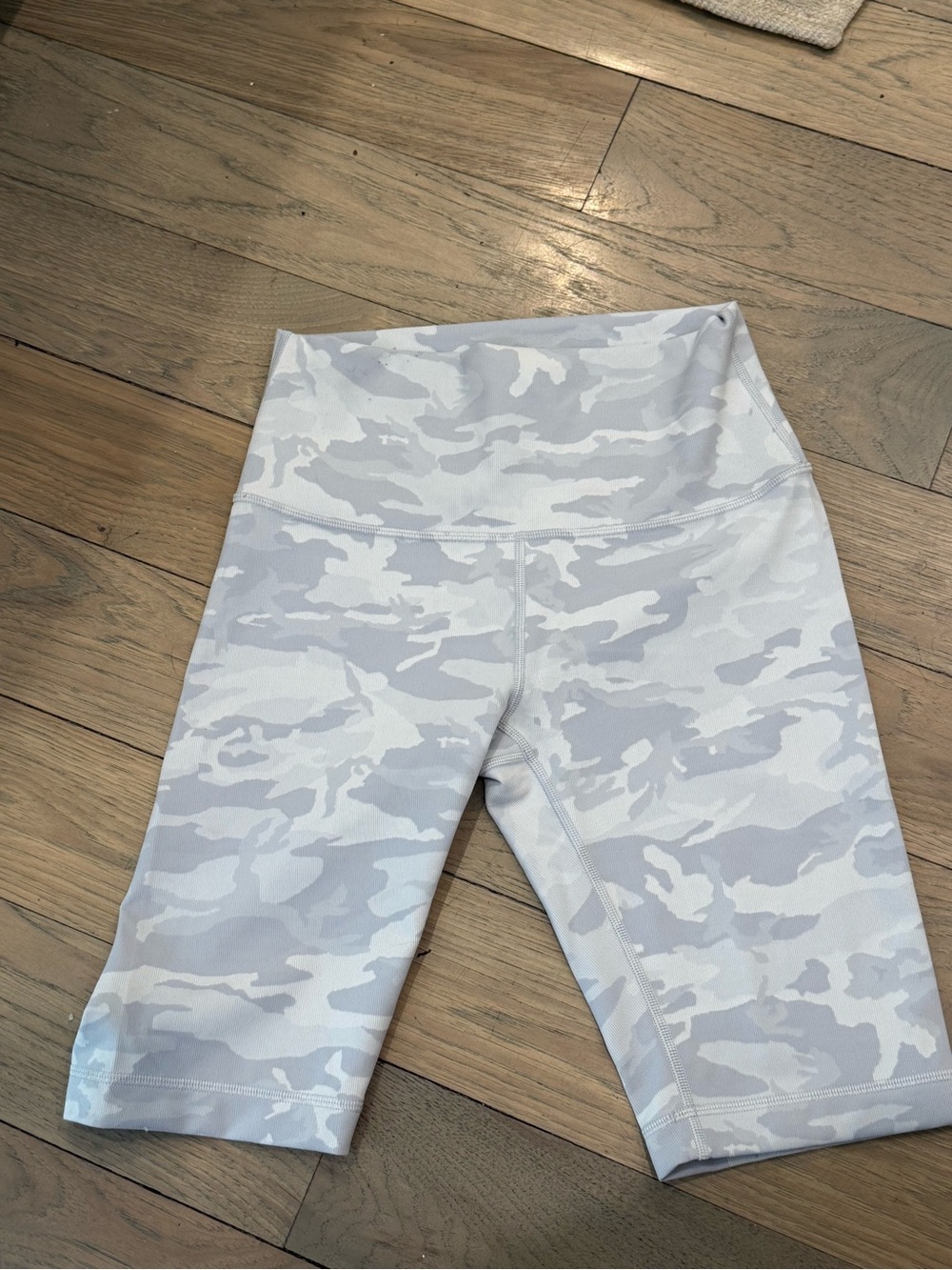 Lululemon athletica -High Waist Camouflage Bike Shorts - Light Gray/White. Sz 6